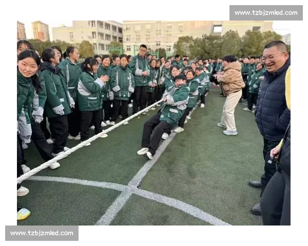 一根绳子凝聚班级力量的拔河比赛难忘瞬间与成长感悟校园集体精神记忆