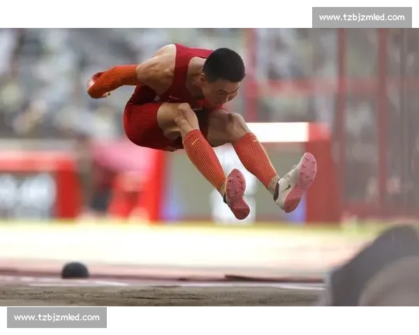 从起跳到落地的力量美学解析一场三级跳远巅峰对决视频精彩瞬间 从起跳到落地的力量美学解析一场三级跳远巅峰对决视频精彩瞬间